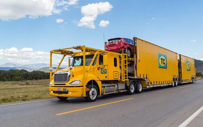 En Pátzcuaro, robo de camioneta nueva que transportaba camión nodriza