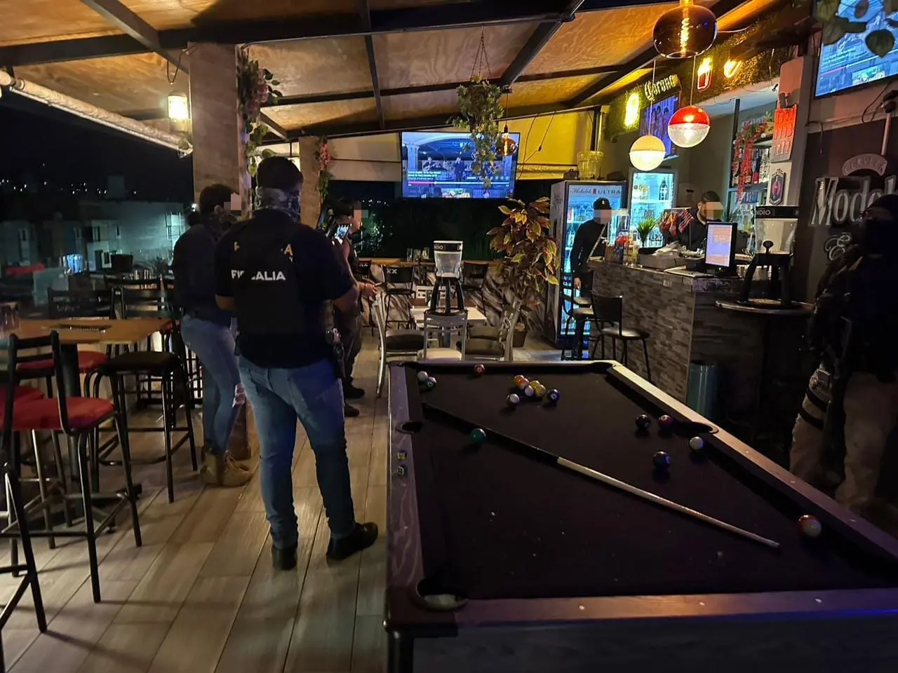 En Pátzcuaro y Morelia, ejecuta FGE tres órdenes de cateo en bares y asegura sustancias ilícitas