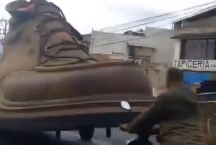 En Purépero, el zapato más grande del mundo