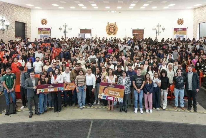 En reunión multitudinaria anuncian la Beca Gertrudis Bocanegra; Yarabí Ávila declara lista a la UMSNH para colaborar con la Federación