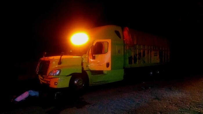 En su cumpleaños, joven motociclista muere embestido por camión de carga