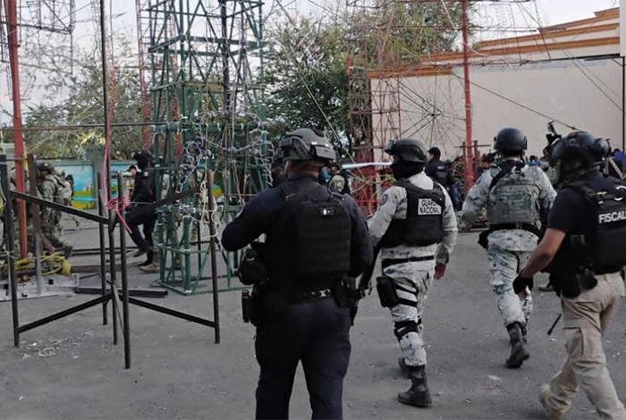 En Tinaja de Vargas aseguran castillo de pirotecnia con imágenes alusivas a un grupo delictivo