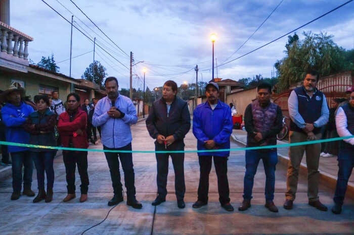 En Tzurumútaro, el alcalde Julio Arreola, entrega construcción de la calle Francisco J. Mujica, segunda etapa.