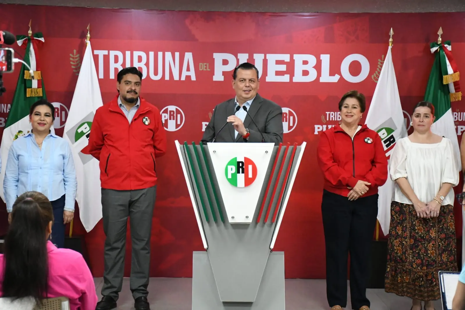 En un mes se definirá si PRI va solo o con el PAN, asegura Memo Valencia