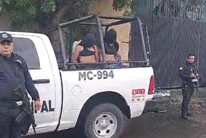 En Uruapan detienen a tres con un vehículo robado y un arma