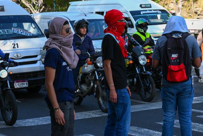 En valoración, denuncias por daños a mobiliario urbano y patrimonio, tras marchas normalistas 