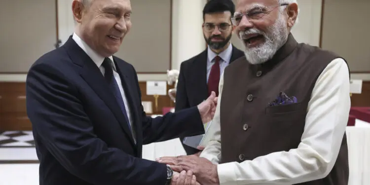 En visita oficial a la India, Putin se reúne con su homologo Modi
