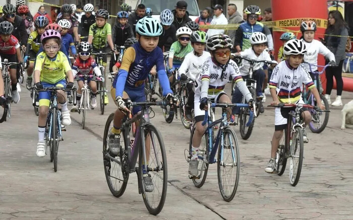 En Zacapu, Carrera Ciclista Infantil, en homenaje a Augusto Vitela Arévalo