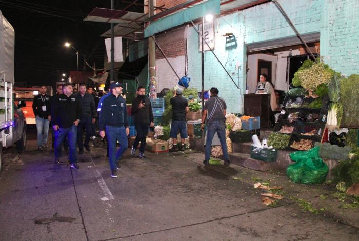 Encabeza Yankel Benítez operativo de ordenamiento en Mercado de Abastos