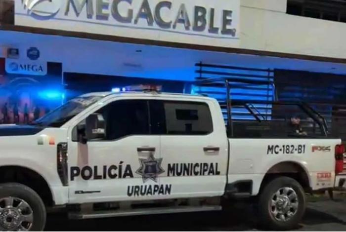Encapuchados asaltan oficinas de Megacable en Uruapan