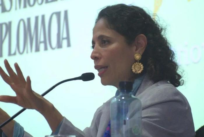 Encargada de embajada de México deja Perú tras ruptura diplomática