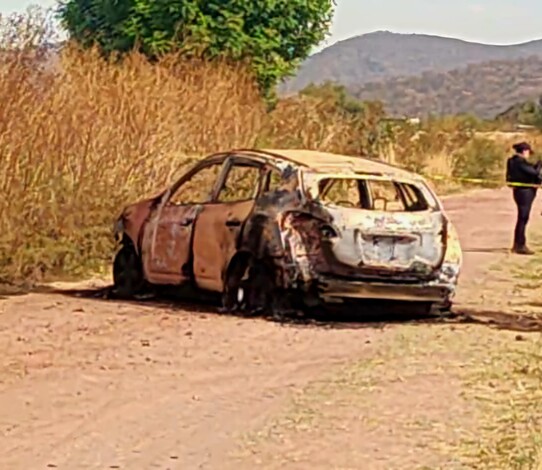 Encuentran auto baleado y calcinado en Álvaro Obregón