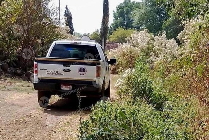 Encuentran cu3rp0 man1at4d0 cerca de carretera de Queréndaro