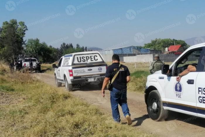 Encuentran dos cu3rpos calc1nados en un vehículo abandonado, en Epitacio Huerta