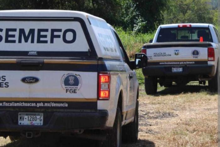 Encuentran un cu3rpo al fondo de un barranco en Tangancícuaro