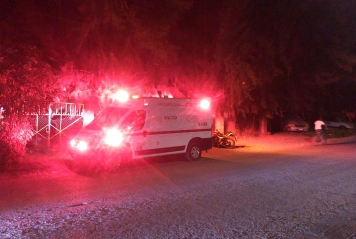 Encuentran un cu3rpo tirado en el camino a la tenencia de Tejerías, en Uruapan