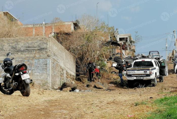 Encuetran cu3rpo de una mujer semient3rrado en obra negra, en Morelia
