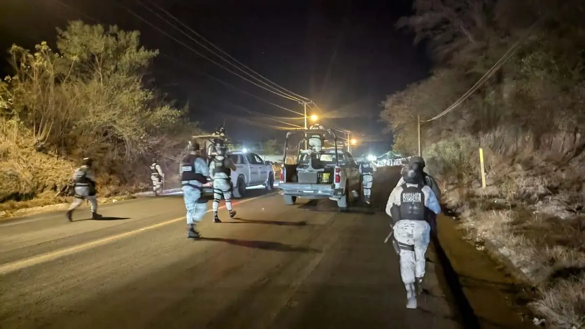 Enfrentamiento entre civiles armados deja muertos, heridos y vehículos incendiados en Acapulco