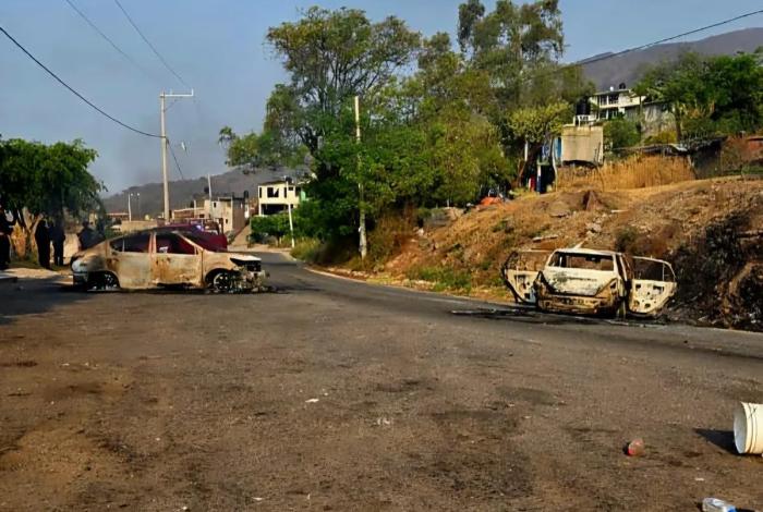 Enfrentamiento que dejó vehículos calcinados en Benito Juárez, fue entre grupos delincuenciales