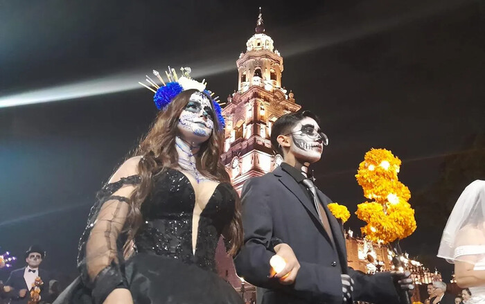 Engalanan catrinas a Morelia en Noche de Muertos 2024