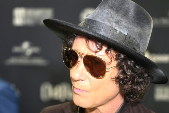 Enrique Bunbury: "Los músicos nos dedicamos a unir y la política me importa un pimiento"