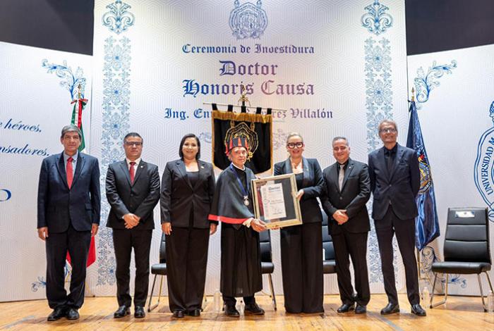 Enrique Ramírez Villalón recibe el Grado de Doctor Honoris Causa de la UMSNH