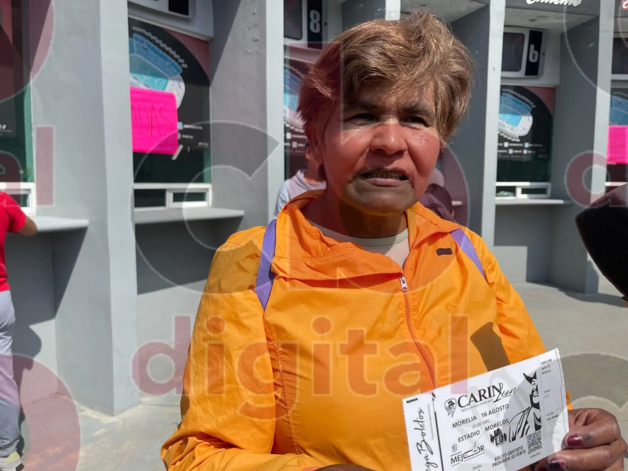 Entre emoción y nerviosismo se realizó canje de boletos para Carín León