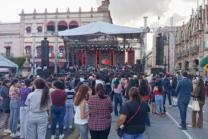 Entre expectativas y filtros de seguridad, ambiente previo a concierto moreliano