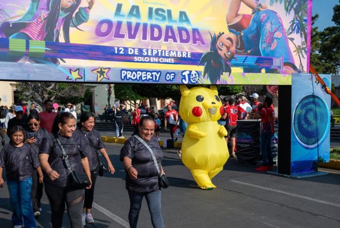 Entre Spider-Man, Pikachu y palomitas, más de 4 mil corredores toman Morelia