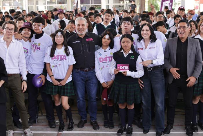 Entrega Bedolla más de 8 mil 500 chips del Programa D4TA a estudiantes de Conalep