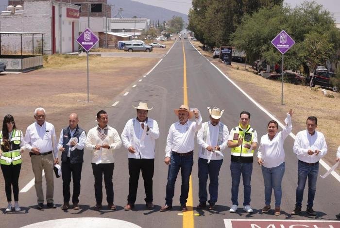 Entrega Bedolla rehabilitación del tramo carretero Puruándiro-Pastor Ortiz
