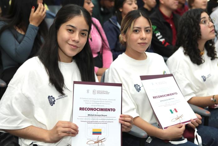 Entrega Iemsysem becas a estudiantes de institutos tecnológicos de Morelia