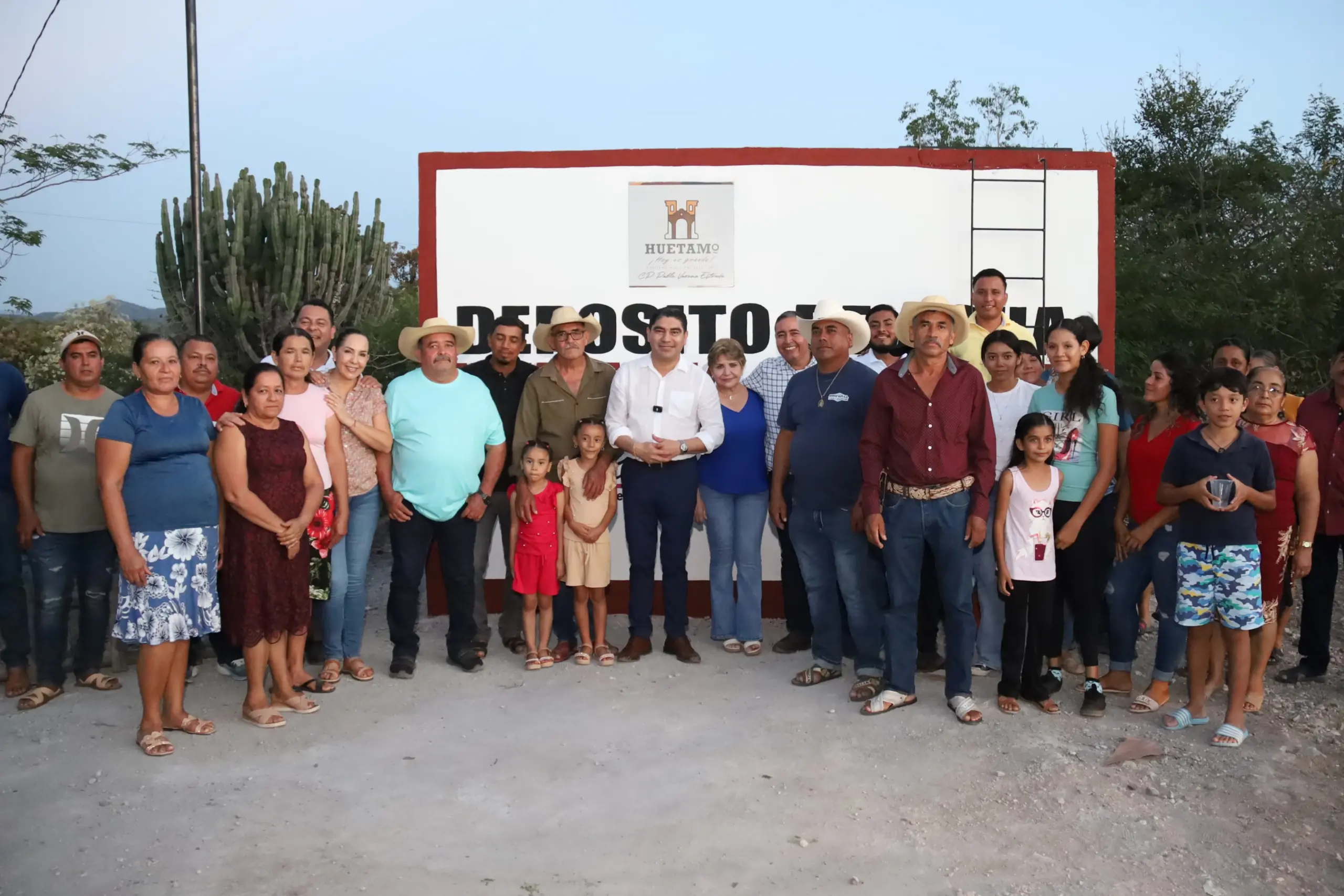 Entrega Pablo Varona, sistema completo de agua potable en la localidad de Vuelta Grande