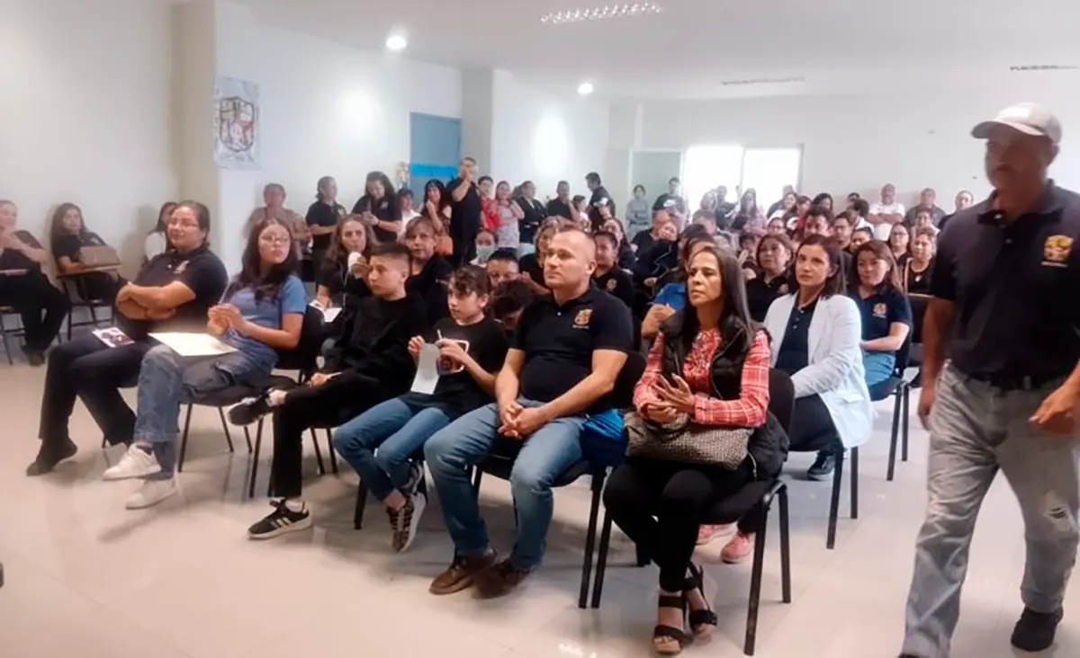 Entregan becas a estudiantes destacados con apoyo del SNTSA Sección 21