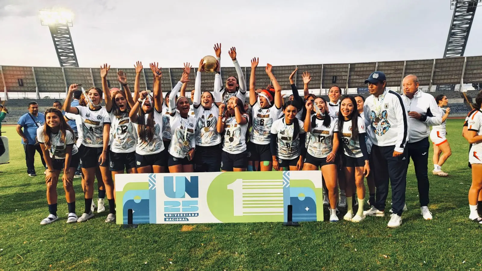 Equipos de fútbol soccer de la UMSNH logran el Oro, son campeones nacionales