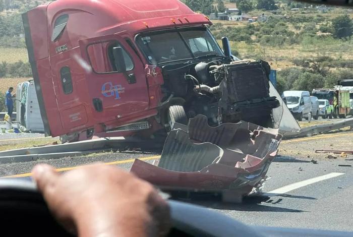 Eran familia 6 de las 7 víctimas mortales de un aparatoso choque en la México-Guadalajara