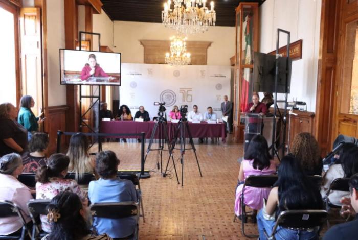 Eréndira Isauro y Conrado Paz, de la Comisión de Derechos Indígenas y Afroamexicanos, se reúnen con integrantes de comunidades del estado