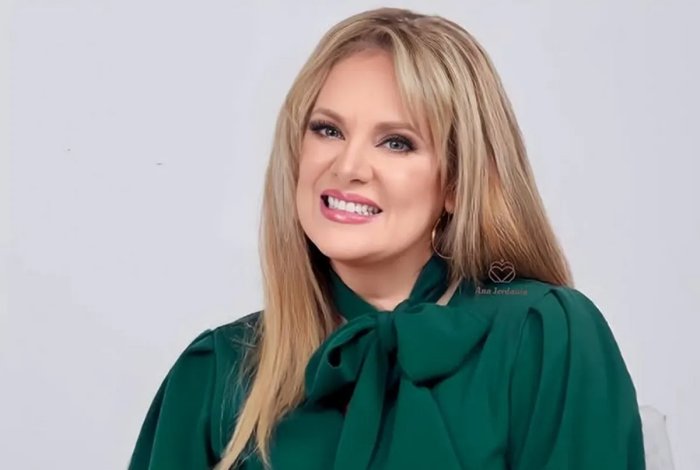 Erika Buenfil rompe esquemas y posa desnuda a sus 61 años con total elegancia