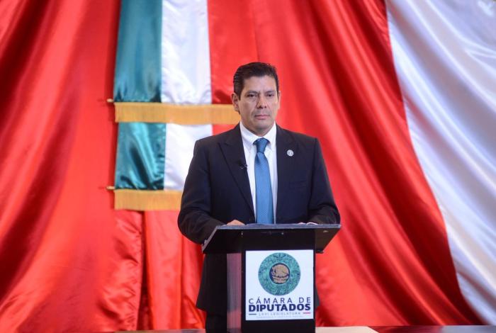 Ernesto Núñez presenta iniciativa para tipificar la “adulteración química” de bebidas y combatir el “drink spiking”