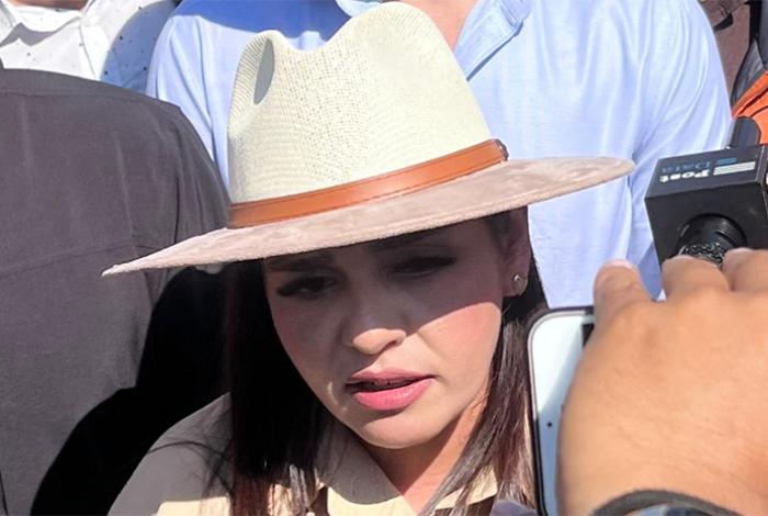 Es sólo un celular y ya fue revisado: Grecia Quiroz; que la FGR atraiga el caso, insiste