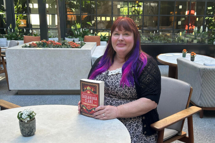 Escritora Cassandra Clare muestra alegorías de “monstruos como Trump” en su nuevo libro de fantasía