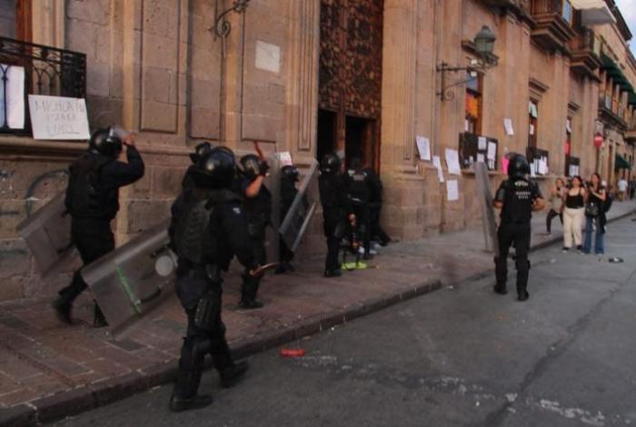 Esperan al ajustador de seguro para iniciar reparación de puerta histórica de Palacio de Gobierno