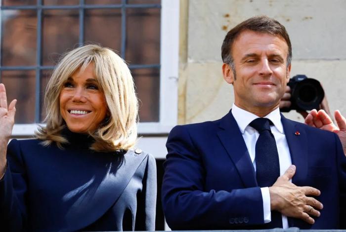 Esposa cachetea a Emmanuel Macron frente a medios, al llegar a Vietnam