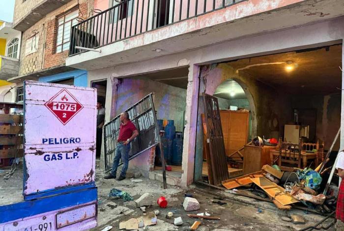 Estallido por fuga de gas deja un herido en domicilio de Zitácuaro