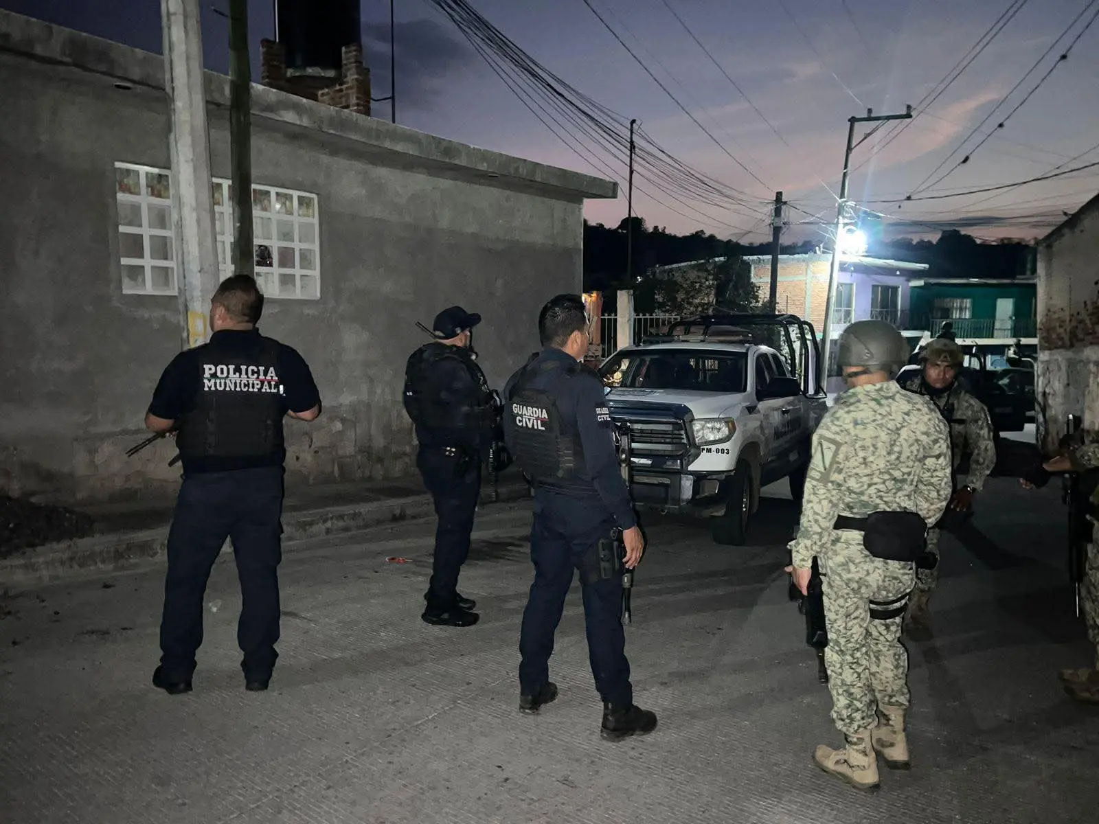 Estallido y vuelo de drones en Queréndaro moviliza a militares