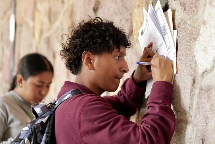 Este lunes continúa entrega de fichas a Escuelas Normales