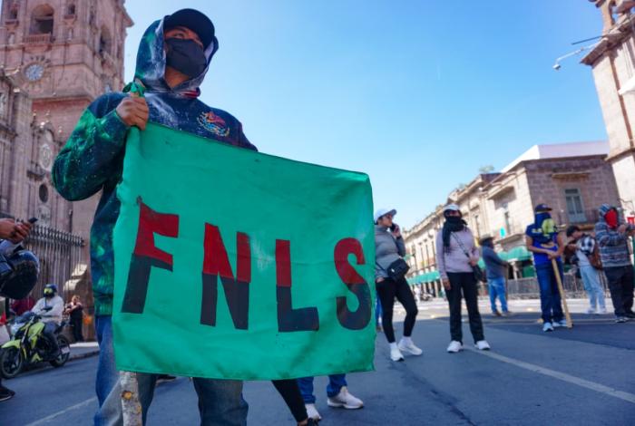 Este viernes podrían definir fecha para retirar tianguis plantón del FNLS