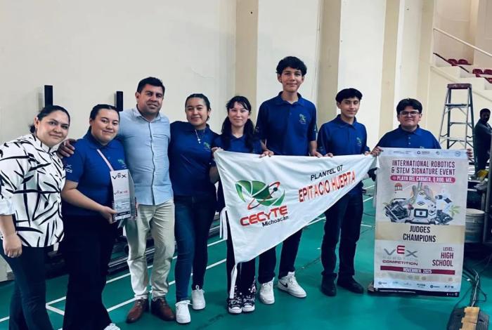 Estudiantes Cecytem triunfan en competencia internacional de robótica