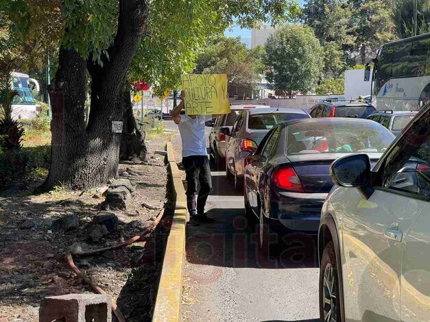 Estudiantes de arte y cultura realizan colecta para sus vestuarios en Morelia