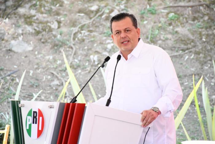 Estudiantes de Contepec, en su mayoría mujeres,  son víctimas de un gobierno indolente: Memo Valencia